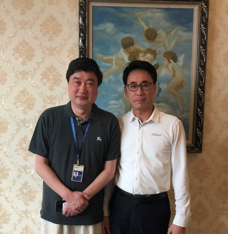 중국 산동성 화안그룹 이국안 그룹회장(사진 좌측)과 박문일 부회장(그룹 총경리) 등 담당자들이 참석했고 한국음식관광협회는 강민수 회장을 대신해 이원준 사무총장(사진 우측)과 담당자들이 참석했다
