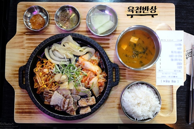 고기반상으로 인기를 얻고 있는 '육첩반상'