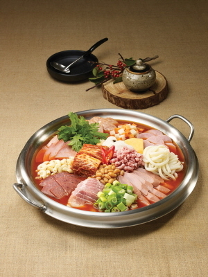 놀부부대찌개&철판구이의 놀부부대찌개. 사진제공=놀부 