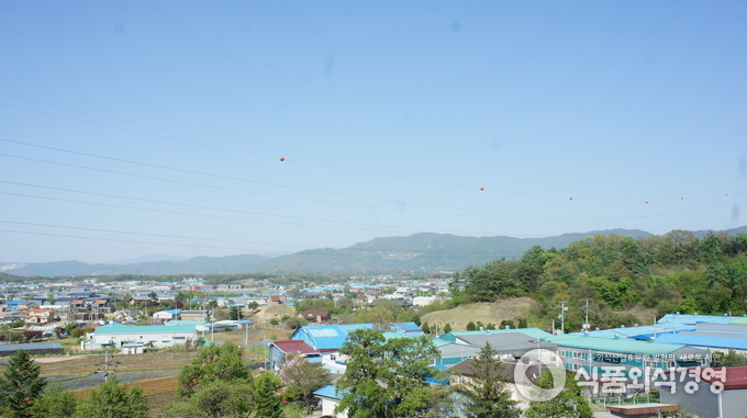 (주)세누 제조공장 앞으로 탁트인 전경이 펼쳐져 있다.