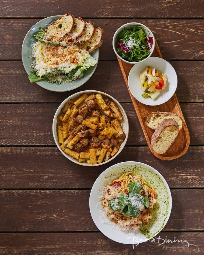 타르투포 풍기 에 실사치아(중앙) & 바칼라 샐러드(위)