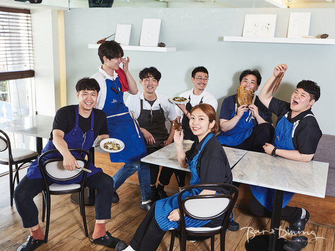 김봉수 헤드 셰프와 동료 안희성, 장성필, 박지용, 김승우, 장동훈, 최지연