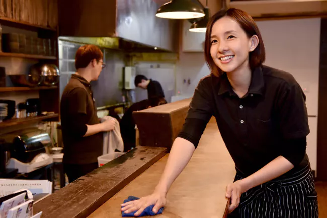 스테이크덮밥 브랜드 ‘햐쿠쇼쿠야’를 운영 (주)minitts의 나카무라 아케미 대표,/사진.닛케이스타일