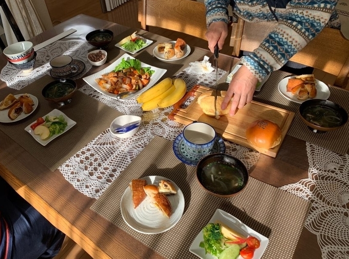 빵을 이용한 일본의 아침 조식 풍경