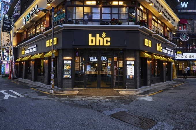 사진제공=bhc