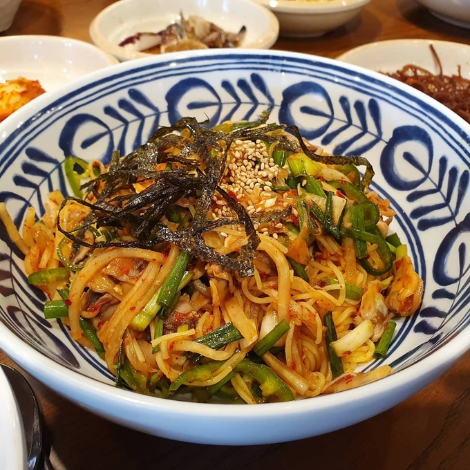 사진=연안식당 '꼬막국수'