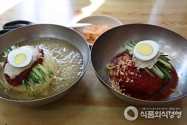 사진=시원한 감칠맛을 즐길 수 있는 물냉면부터 고명과 매콤한 양념장으로 더운 여름철 입맛을 돋우는 비빔냉면