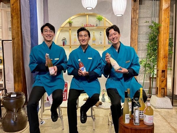 전통주갤러리 소속 김영우, 김민현, 이성국 전통주소믈리에 / 사진제공=전통주갤러리