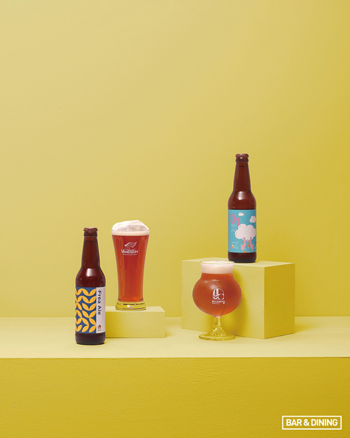 프레아 에일 ABV 4.5%, IBU 11. 글라스(400ml) 4천8백원, 직영 펍 구매 시 병(330ml) 4천원. 넘버원 에일 ABV 5.2%, IBU 30. 글라스(480ml) 6천5백원, 직영 펍 구매 시 병(330ml) 5천원.