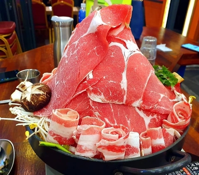 사진=이번 비법전수에서 선보이는 ‘산더미 갈비찜’의 경우 고기를 산더미처럼 쌓아 맛뿐 아니라 시각적인 효과를 극대화한 갈비찜 요리다.