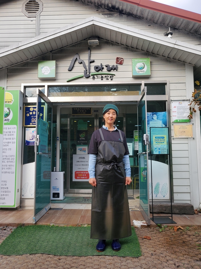 약과 음식은 근본이 같다는 약식동원(藥食同源)을 모토로 식당을 운영 중인 강은순 요리연구가.