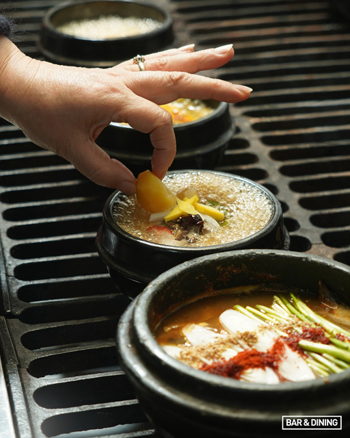 갈비찜을 만드는 모습.
