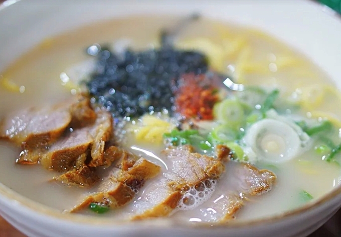 사진=제주 고기국수는 삶은 밀가루 중면에 돼지뼈로 우린 뽀얀 육수를 넣고 수육을 올려 먹는 제주도의 향토음식이다.
