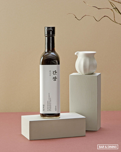 유형: 한식 간장 / 제조사: 수진원 농장 / 지역: 경기 양평군 / 원재료: 메주(국산), 정제수, 국산 천일염(함량 대외비) / 발효 기간: 3년 / 가격: 2만3천원(420ml)