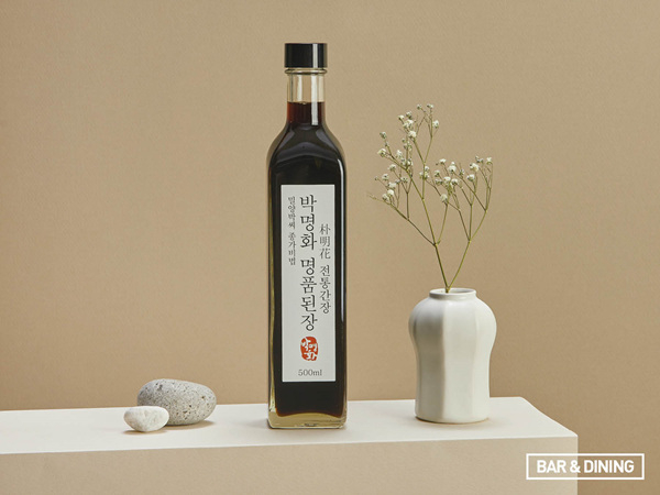 유형: 한식 간장 / 제조사: 박명화 명품된장 / 지역: 경북 봉화군 / 원재료: 정제수 64%, 메주(국산 콩) 20%, 국산 천일염 16% / 발효 기간: 2년 이상 / 가격: 9천원(500ml)