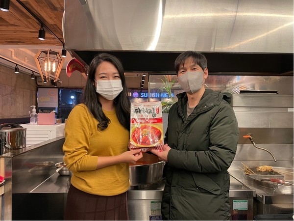 사진=부산의 명물 ‘요리하다 다리집 떡볶이’는 출시 일주일 만에 RMR 카테고리 매출 1등을 넘어 롯데마트 전체 HMR 매출 1등을 차지했다.