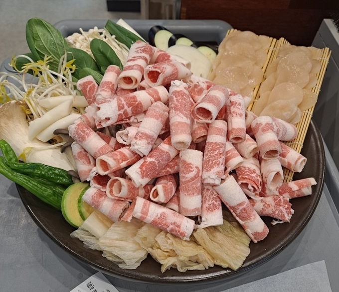 키조개관자+소고기+묵은지로 구성된 뉴욕삼합 메뉴