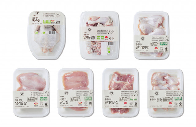 하림 동물복지 닭고기 제품 가격은 △백숙닭(9500원/1kg) △닭볶음탕용 절단육(9900원/900g) △닭다리(9900원/500g) △닭가슴살(6800원/300g) △닭안심(6800원/300g) △닭다리살(7500원/300g) △닭봉(6900원/300g)이다.
