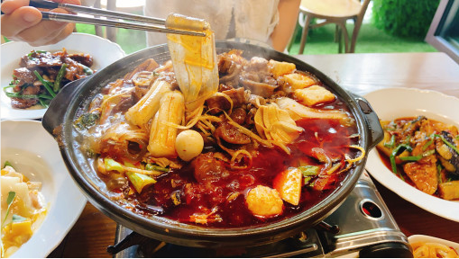 진지아의 대표메뉴 '마라곱창전골'