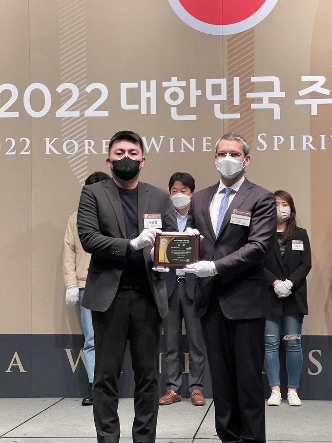 수제맥주 양조장 '와일드웨이브'가 2022 대한민국 주류대상에서 2회 연속 수상했다.