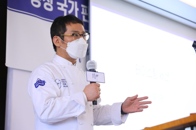 사진=NOPO’ 국내 론칭 기자간담회에서 NOPO 활용 요리를 설명하고 있는 류태환 셰프
