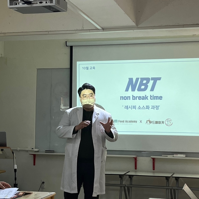 레시피 소스화 과정 진행을 맡은 푸드메이커-국민소스의 허성학 과장