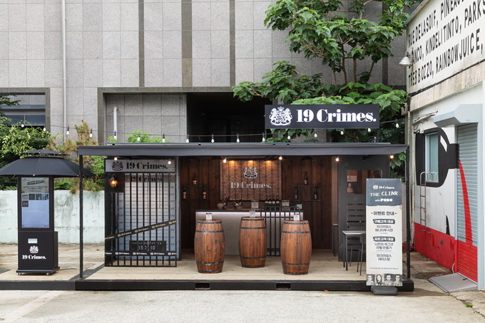 19 크라임스의 ’19 Crimes The CL(INK)’ 팝업스토어 전경