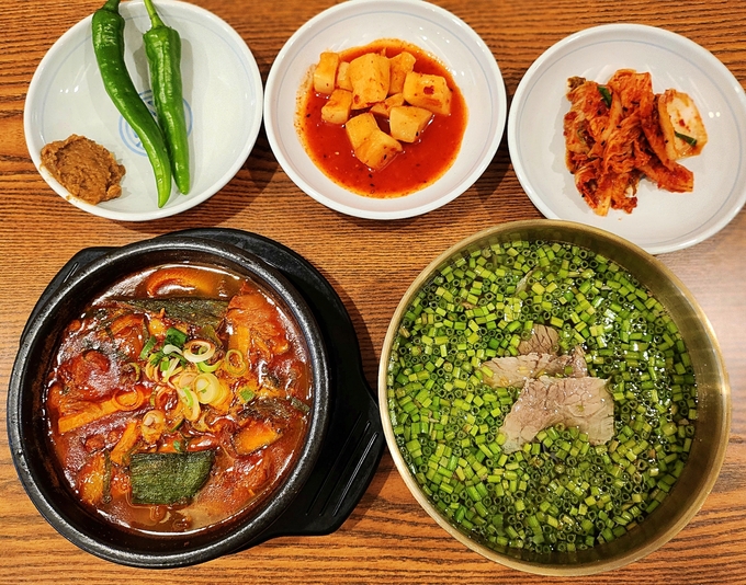 가마솥설렁탕 '우청옥'의 가을 신메뉴 ‘청도미나리곰탕’과 ‘얼큰양곰탕’