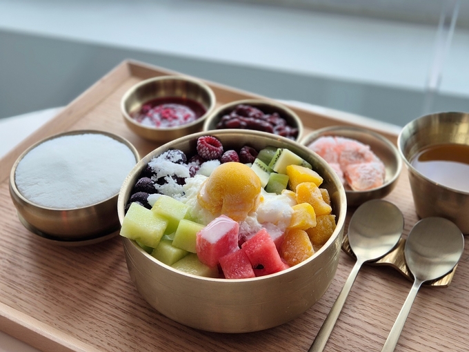 사진=라한호텔 전주에서 지역 대표 음식인 전주비빔밥을 재해석해 개발한 ‘전주 비빔빙수’