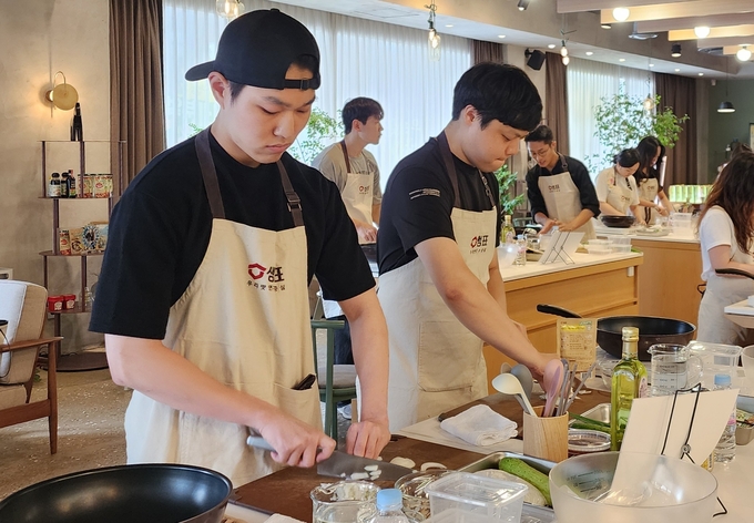 샘표 ‘1인가구 소셜다이닝 쿠킹클래스’ 개최<br>