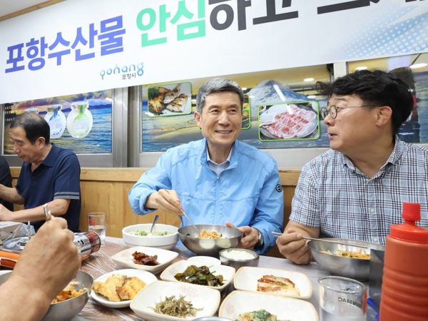 포항에 과메기 먹으러 왔어요! 죽도시장 인파 ‘북적’ 지역경제 ‘활력’