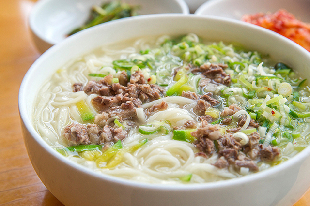 청와대 한식조리사 '안동국시' 비법 전수