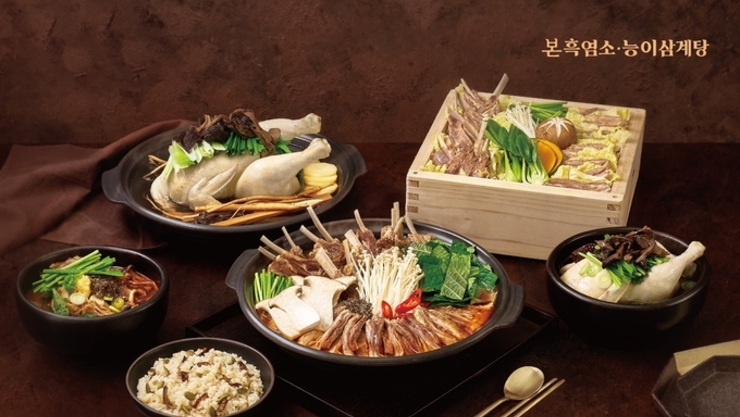 “어두울수록 뜬다”…식품외식업계 물들이는 ‘다크 푸드’ 열풍