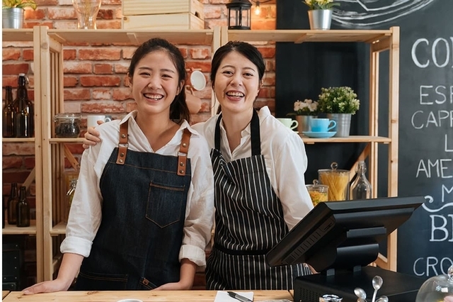 '민생회복 소비쿠폰' 지급 이후 음식점·마트·의류·잡화 중심으로 매출 크게 증가