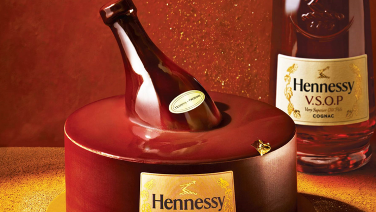 250년 전통 ‘코냑’이 케이크로! ‘투썸플레이스X헤네시’ 케이크 사전 예약 시작