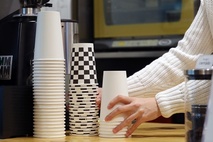 공정위, 컵커피 6,500원 아래로 판매하지 마세요