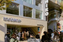 [지금 일본은] 에그드랍, 일본 도쿄 ‘아오야마’ 1호점…개점 전부터 ‘오픈런’ 행렬