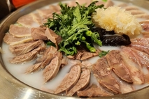 뜨끈한 수육 전골과 들기름 메밀면 먹방! 그 속에 숨겨진 '저속 노화 식사법'은?!