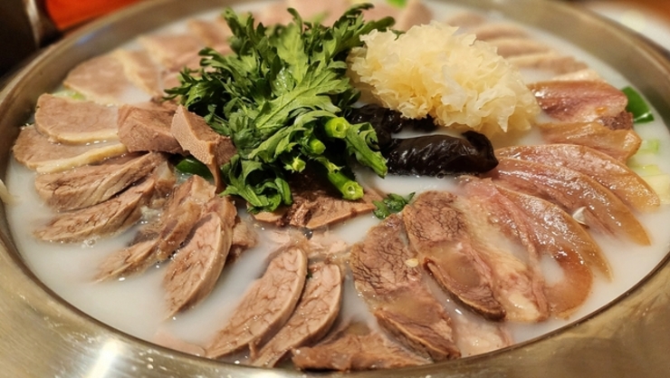 뜨끈한 수육 전골과 들기름 메밀면 먹방! 그 속에 숨겨진 '저속 노화 식사법'은?!