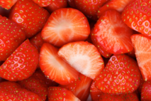 딸기의 무한 변신! 카페업계, 취향껏 골라먹는 딸기 시즌 메뉴 열전