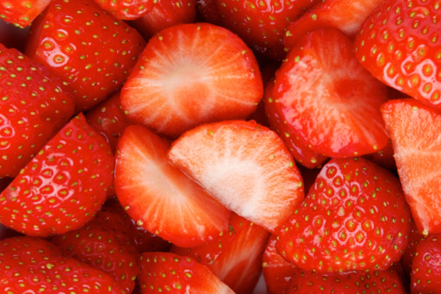 딸기의 무한 변신! 카페업계, 취향껏 골라먹는 딸기 시즌 메뉴 열전