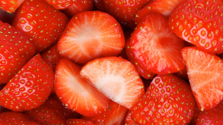 딸기의 무한 변신! 카페업계, 취향껏 골라먹는 딸기 시즌 메뉴 열전