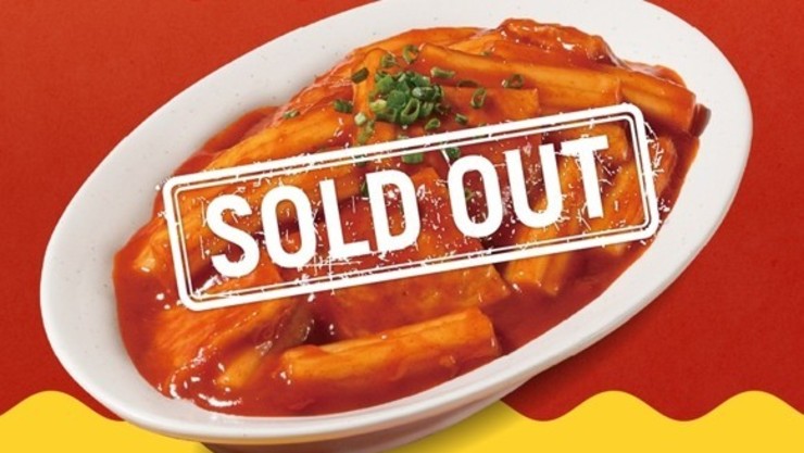 컴포즈커피 떡볶이 출시 2주 만에 누적 판매량 14만 개 돌파