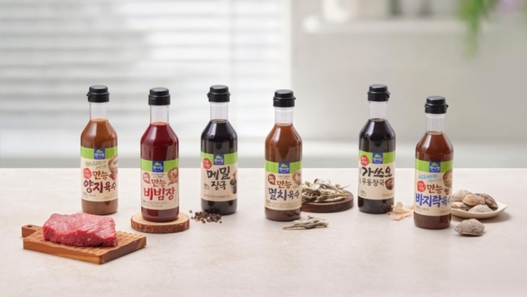 ‘소스’가 맛의 설계도! 식품업계, ‘한 끗’ 다른 비법 소스 경쟁 본격화