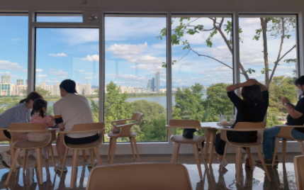 한강을 한눈에 감상할 수 있는 동작청년카페 ‘THE 한강’