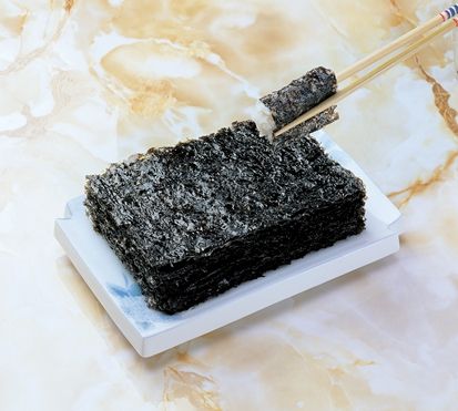 일반김에 기름과 소금을 더하여 가공한 김