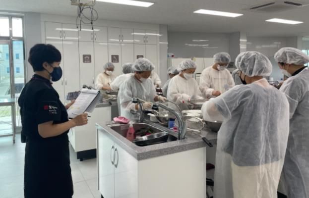 남원시, 한국형 디저트 마스터 자격증 17명 합격