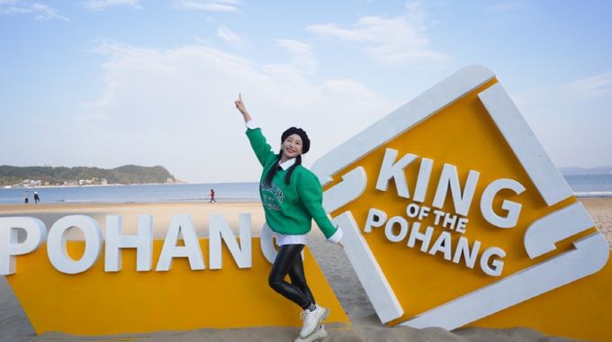 연오랑세오녀테마공원에서 먹방을 촬영중인 유튜버 쏘영