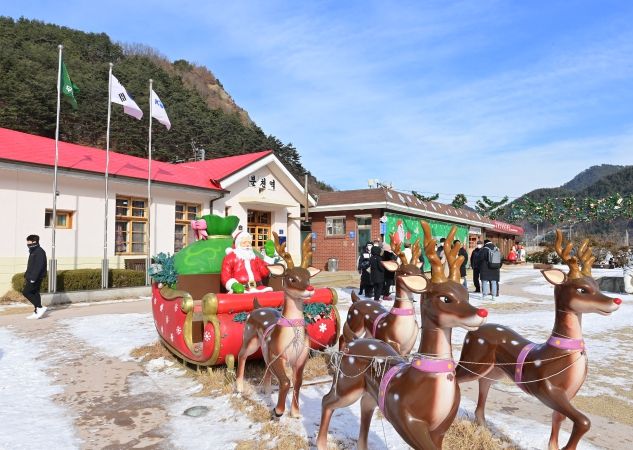 “겨울엔 산타마을이지!” 겨울이 더 즐거운 봉화 한겨울 산타마을, 관광객들 발길 이어져