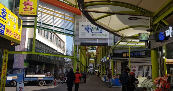 아케이드 준공 후 쾌적해진 백년시장 전경